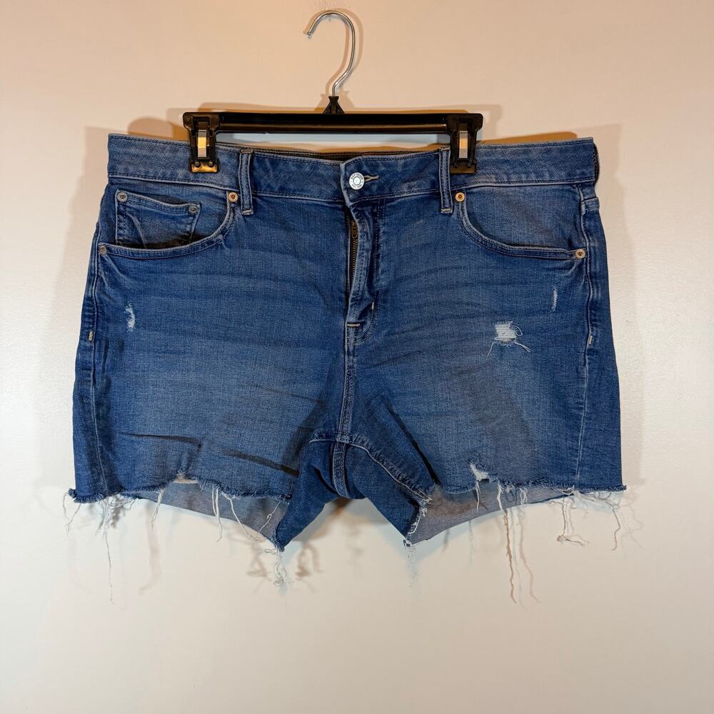 Gap Denim Mid Wash Blue Denim 5” Short Womens 32 Casual Raw Hem High Rise